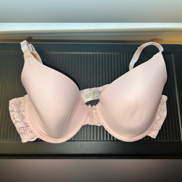 MaidenForm Baby Pink Laced Lined Bra. Size 36D, great condition. Loosely worn. - Picture 5 of 9